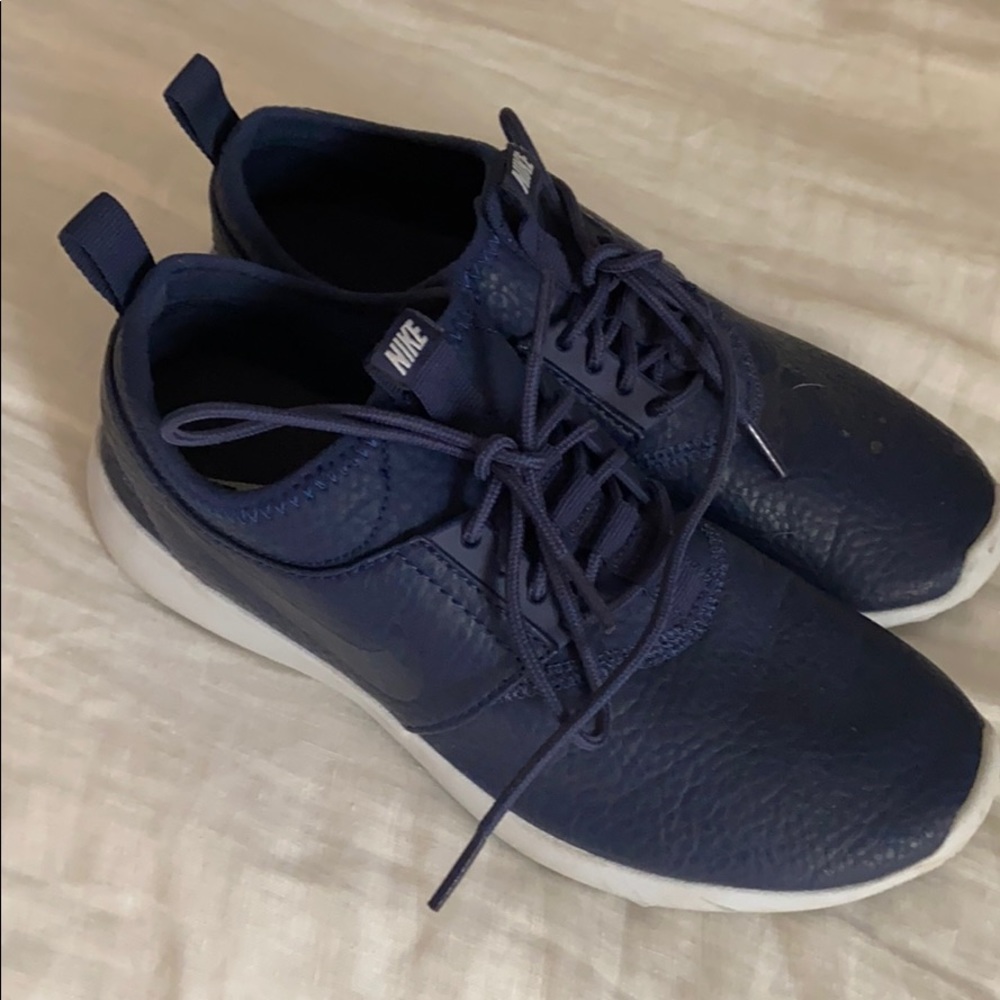 Nike tennis shoes